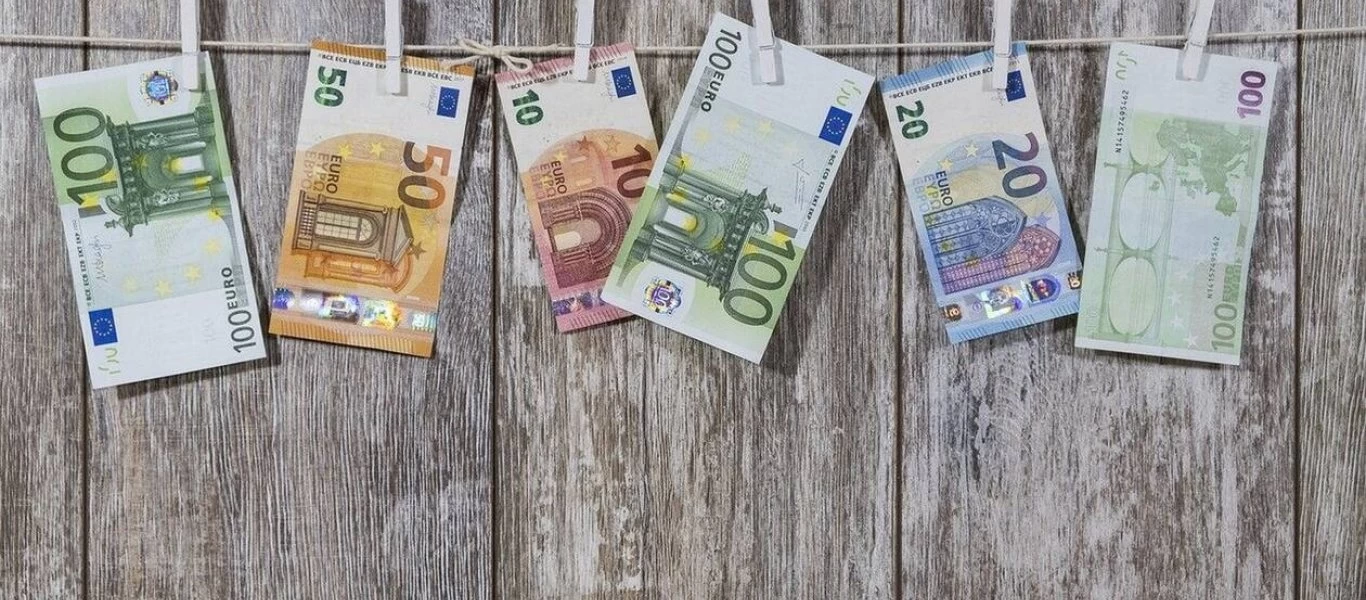 «Μπαράζ» πληρωμών τη Μεγάλη Εβδομάδα - Ποιοι θα δουν χρήματα στο λογαριασμό τους μέχρι την Μεγάλη Παρασκευή